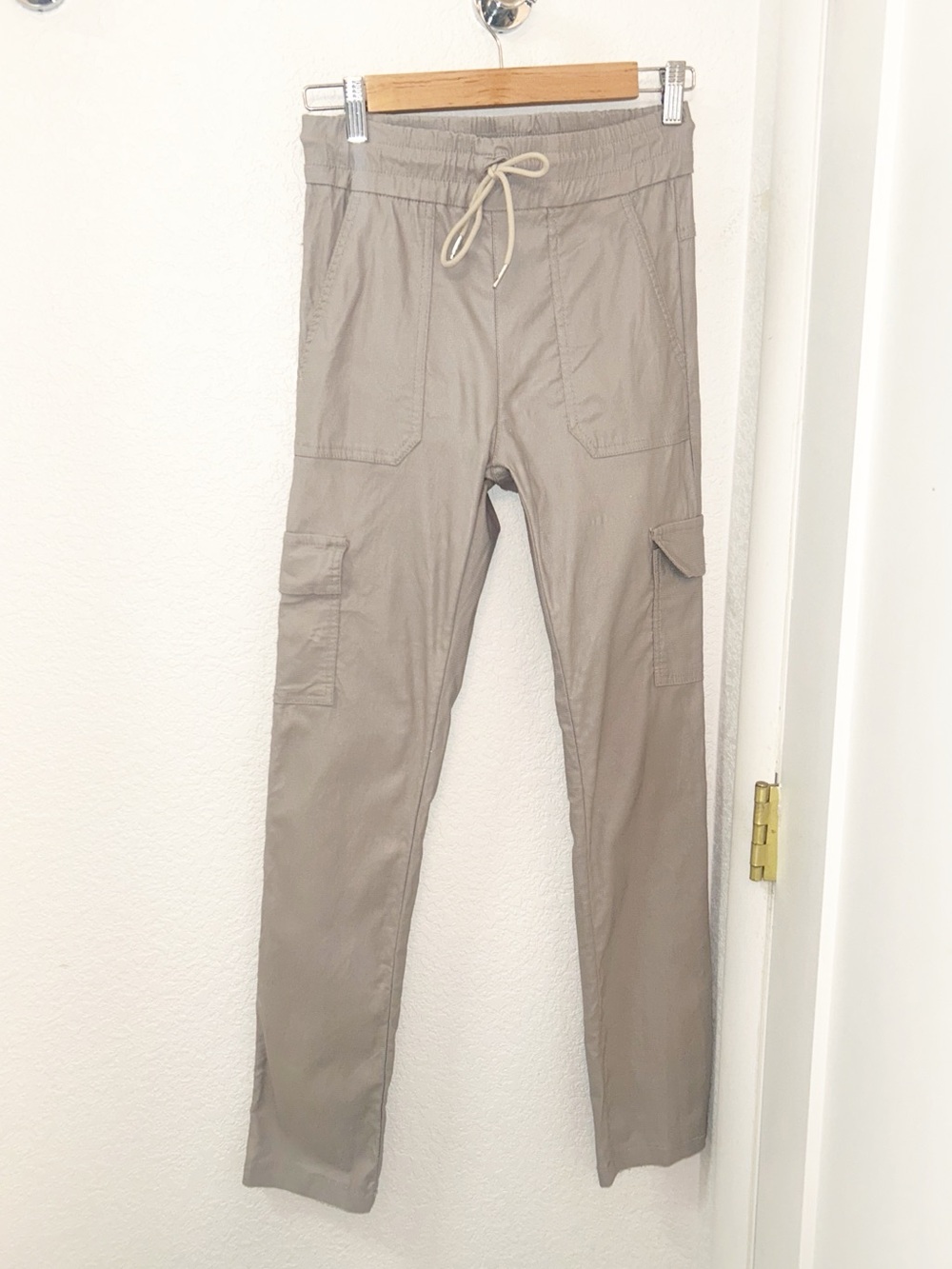 BEVY FLOG The Ali Light Gray Check Straight Leg Cargo Pull On Pant SZ: 24
